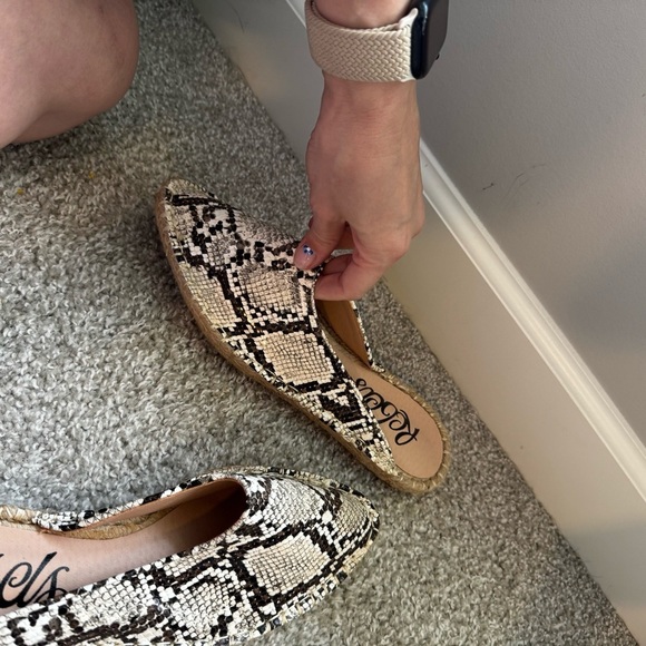 Rebels Paola Snake Pointed-Toe Espadrille Flats mules size 39 NWOT never worn - Picture 5 of 8